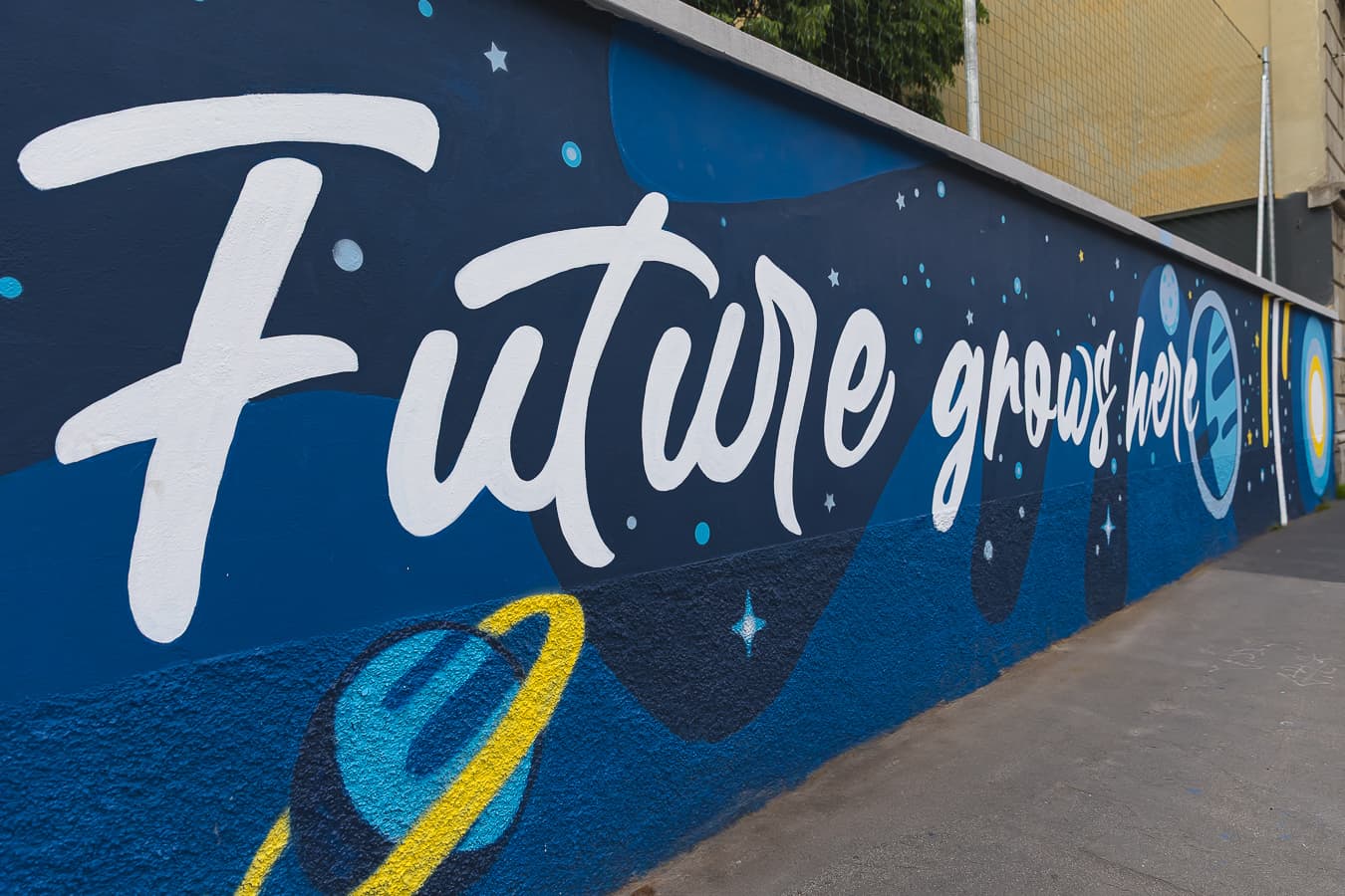 "Future grows here": la BES - Bilingual European School Milano  inaugura il nuovo Campus Resegone con un murales firmato dai suoi studenti