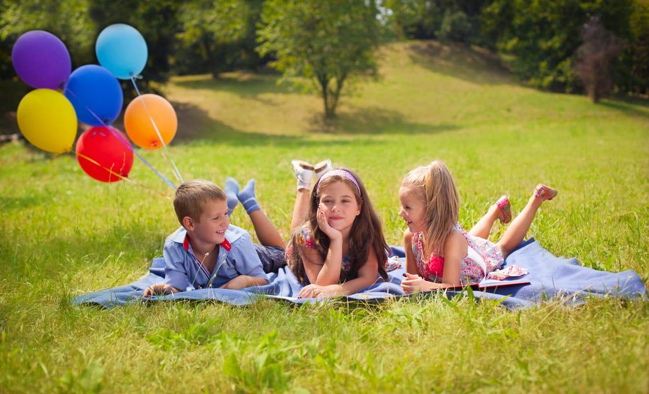 Estate 2026: tre mesi senza scuola, centri estivi sempre più cari e un caldo che non lascia scampo. Come sopravvivere (davvero) all'estate con i figli